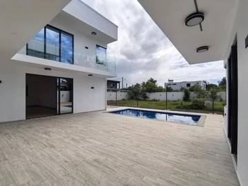 5 Bedroom Villa