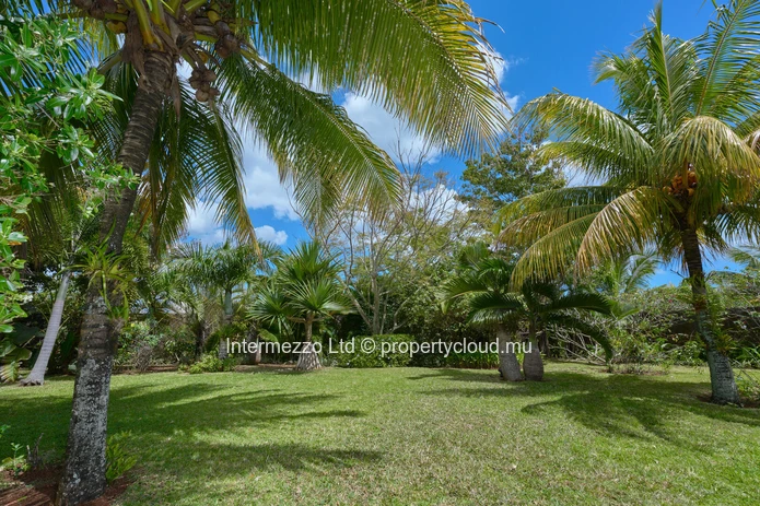 Villa 3 chambres 346 m² sur 1 748 m² à vendre – Balaclava