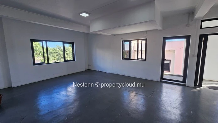 Commercial building of 223m2