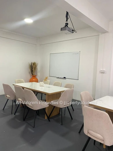 À Louer – Espace Commercial idéalement situé à Roches Brunes