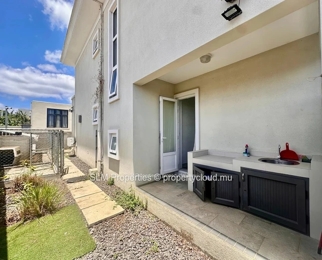 Maison moderne de 3 chambres à vendre à Bambou