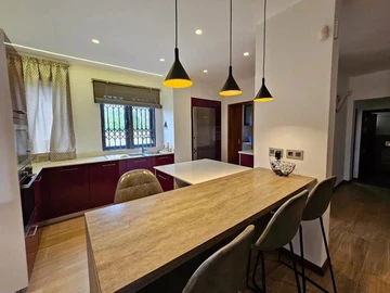 6 Bedroom Villa