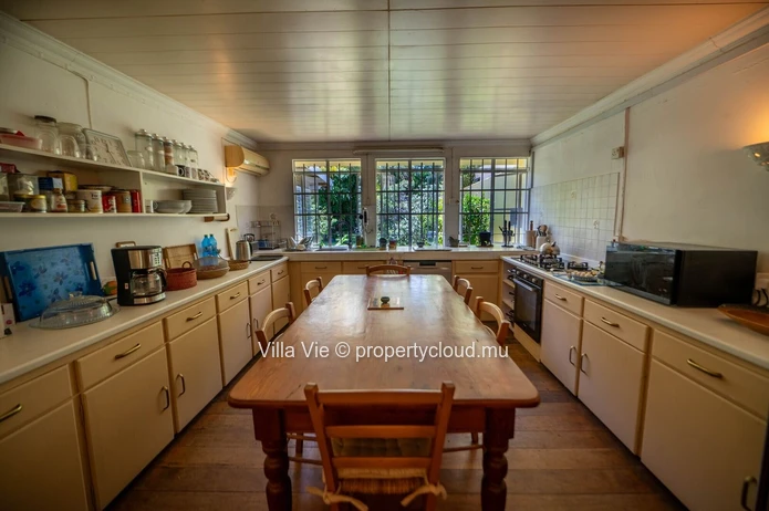 Péreybère - Charmante maison familiale avec studio et grand terrain tropical arboré