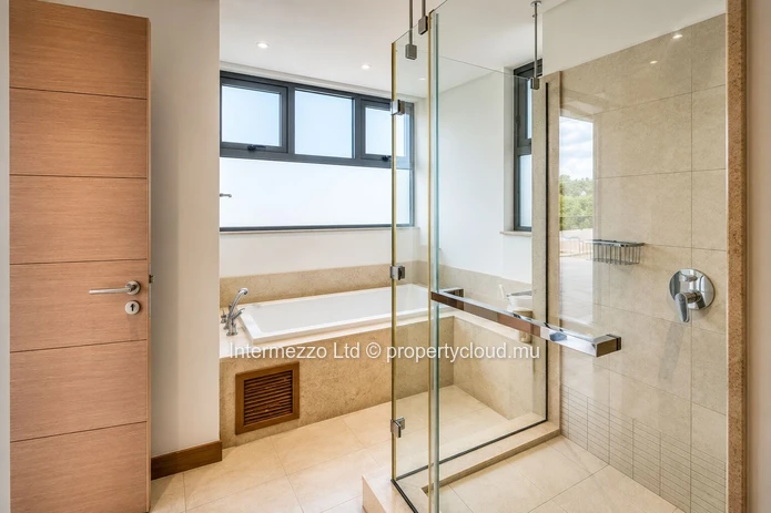 Penthouse IRS vue golf à Mont Choisy – 3 chambres en suite | Dernier étage | Île Maurice