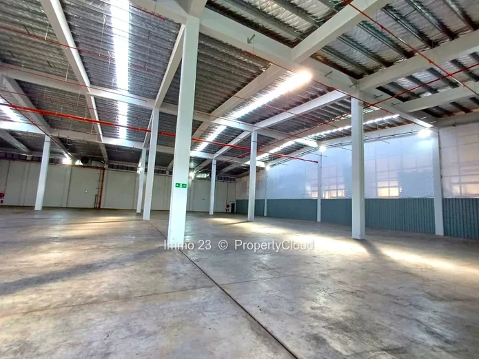 Warehouses - 2078m2 - Riche Terre