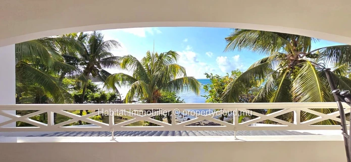 A louer : Charmante maison (style duplex / townhouse) pieds dans l'eau à Roches Noires