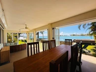 VILLA D'EXCEPTION | PIEDS DANS L'EAU – PÉREYBÈRE Location Long Terme | Rs 250,000/mois (pisciniste & jardinier inclus)