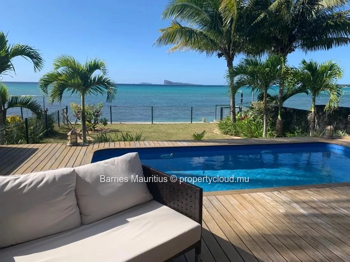 POINTE AUX CANONNIERS - Beachfront Villa with 4 Bedrooms