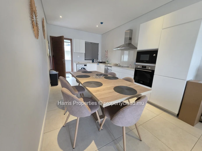 Superbe appartement situé au premier étage d'une résidence haut de gamme à louer à Pereybere.
