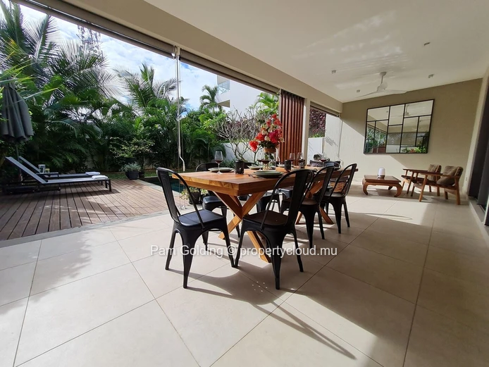 Appartement de 2 chambres en rez-de-jardin à vendre à Pointe aux Canonniers, Île Maurice | Jardin, piscine et plage à... (Mandat exclusif)