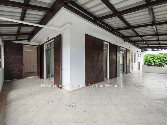 Price Drop ! Beautiful Spacious 7-Bedroom Villa In Beau Bassin – Mauritius