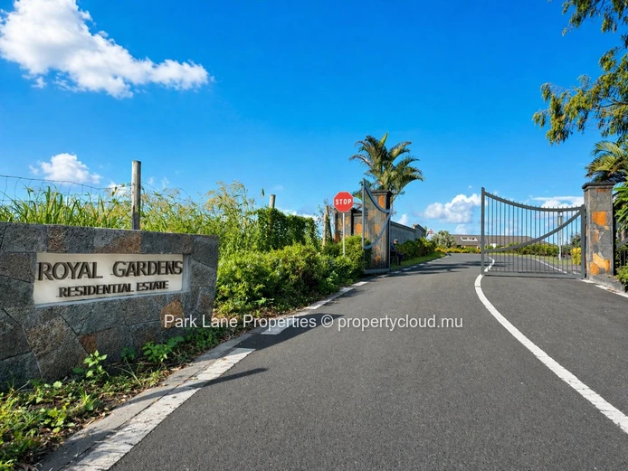 Secure residential land for sale – Pamplemousses, prime location