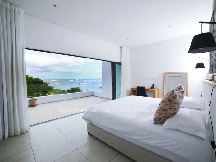 EXCEPTIONAL 4 Beds Beachfront Panoramic Sea-View Penthouse in Tamarin
