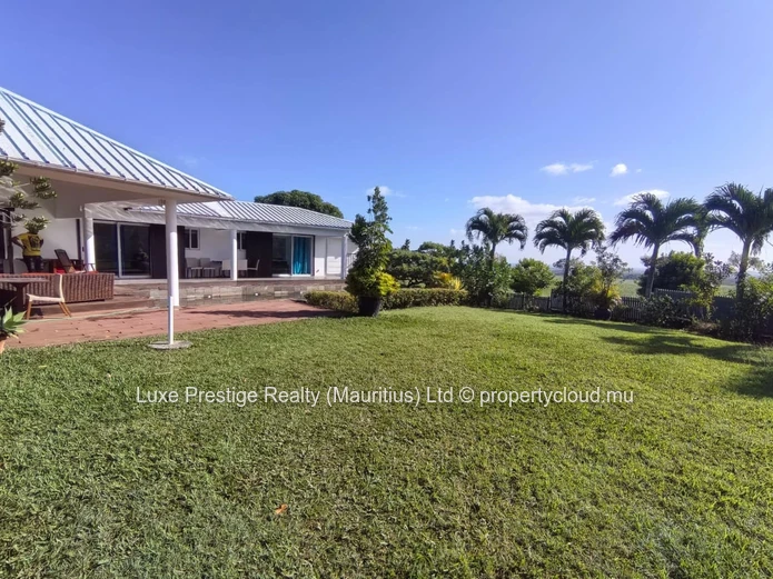 Luxury 4-Bedroom Villa with Coin de Mire Views in Domaine de Belle Vue | Spacious Family Home Near Northfields Intern...
