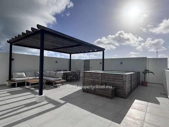 Péreybère - 3-bedroom penthouse with private pool in a secured residence