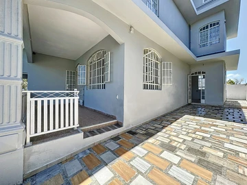 8 Bedroom House