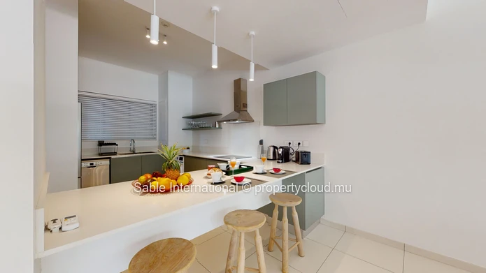 Luxury G+2 Apartment with Communal Pool in Péreybère | 143m² | Sea Access | Close to Amenities 