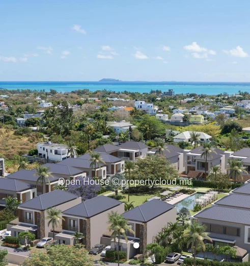 PDS villa for sale in Calodyne, 147m² living space, 267m² land, 4 bedrooms, private pool, close to shops and beach. P...