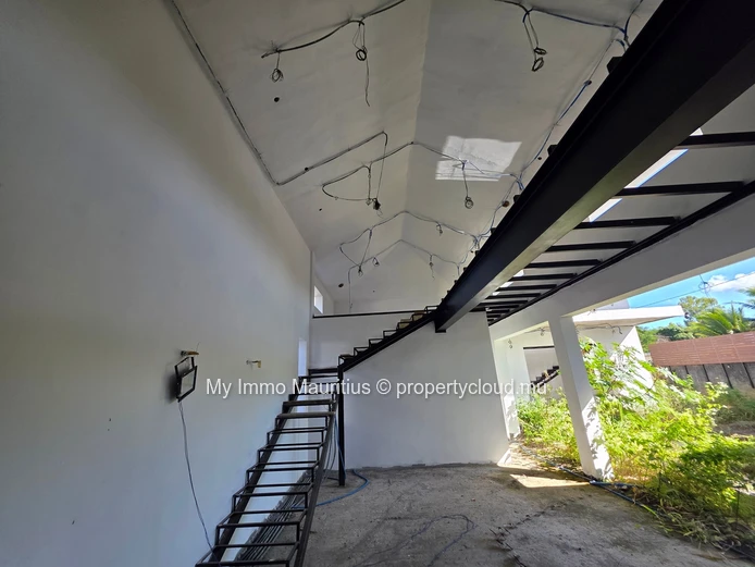 Luxury Contemporary Villa to Complete
