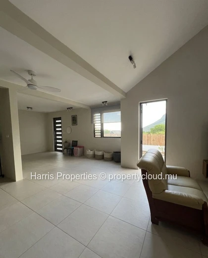 Villa for sale in Tamarin.