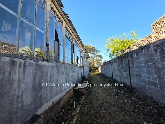 Terrain de 818 m² à vendre – Très bien situé à Quatre Bornes!