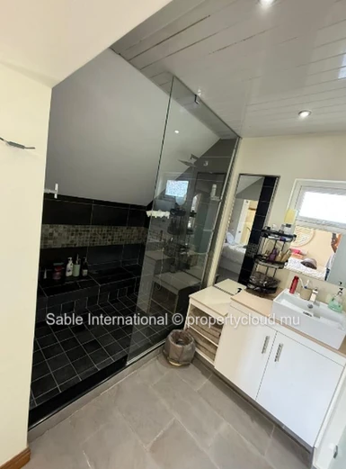 Luxurious Beachfront Penthouse in Péreybère with Easy Sea Acess and Resort-style Amenities! 