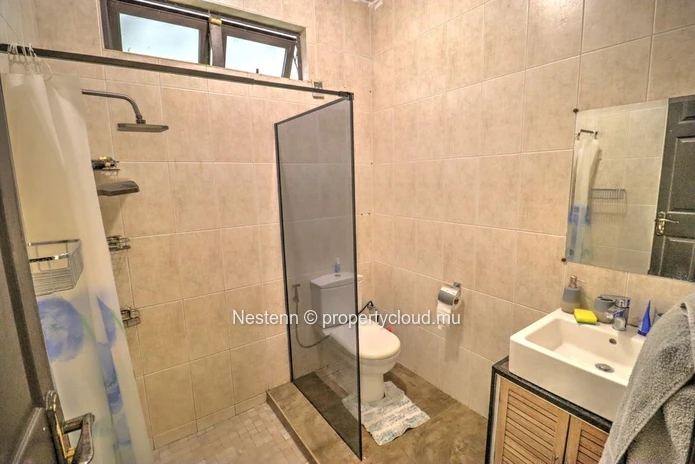 Spacieux Triplex meublé à vendre à Arsena