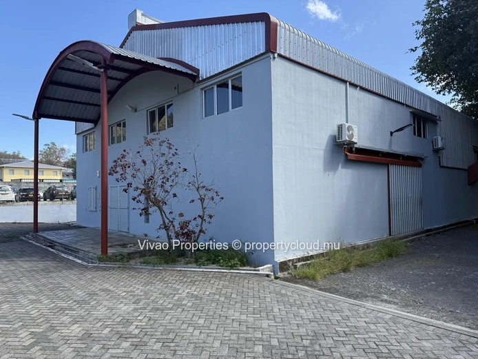 Entrepôt industriel à vendre à Pailles, superficie de 1580m²  sur un terrain de 2533m² avec option d'aménagement supp...