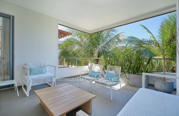 Walk to the Beach: 2-Bed Apartment in Mont Choisy