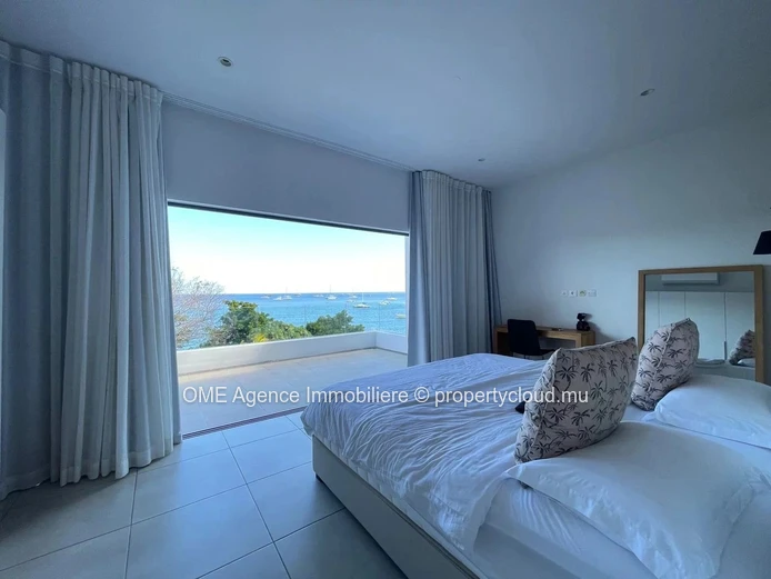 RIVIERE NOIRE - Penthouse en front de mer - 4 chambres