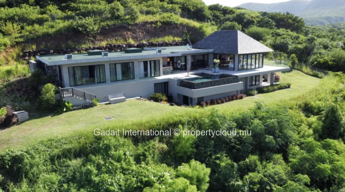 For Rent – Magnificent Luxury Villa in Domaine de Palmyre | Breathtaking Le Morne Views, West Coast of Mauritius