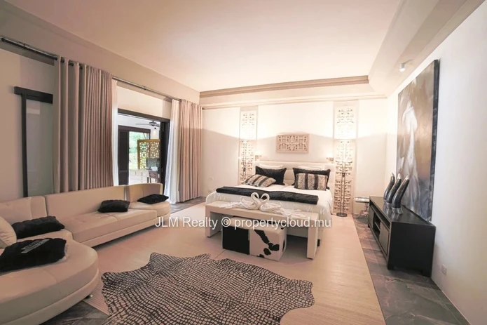 Luxury villa for sale with access to golf and beach club in Tamarin, Mauritius