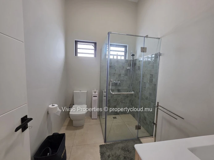 Villa individuelle de 2 chambres en-suite avec piscine privée à louer à Péreybère