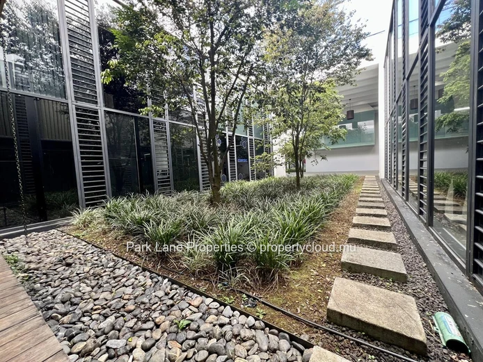 Bureaux modernes  à Phoenix – Rez-de-chaussée + Mezzanine – emplacement stratégique et cadre verdoyant