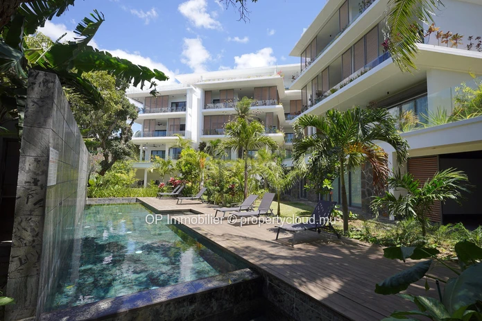Appartement R+2 à vendre à Pointe aux Canonniers, 167m², 3 chambres, piscine commune, meublé, climatisé, garage, proc...