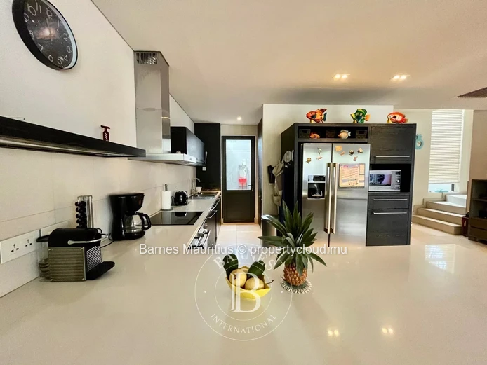 RIVIÈRE NOIRE – Marina duplex with private mooring – 3 bedrooms