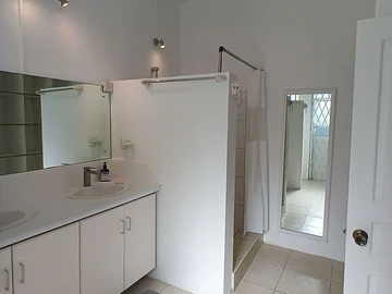 5 Bedroom Villa