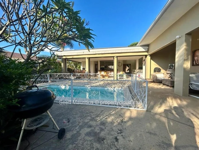 Gated Villa with Superb Mountain Views
