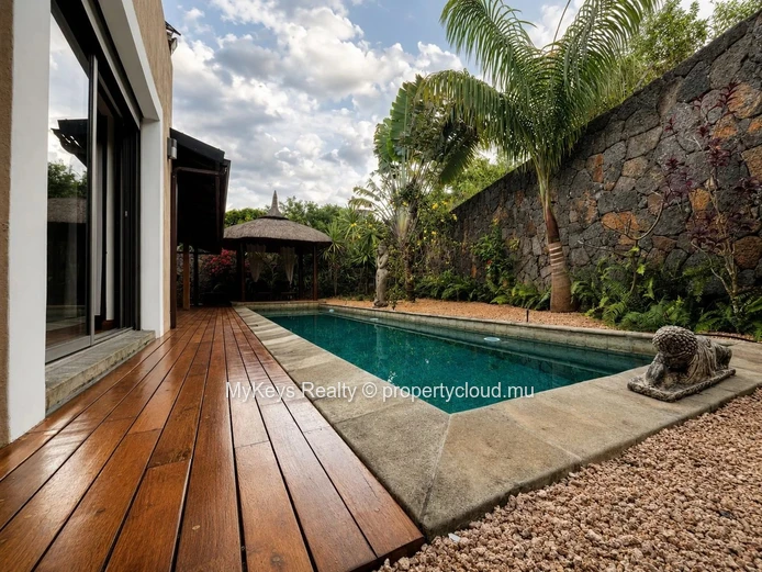 Elegant Bali-Style  Villa with Pool