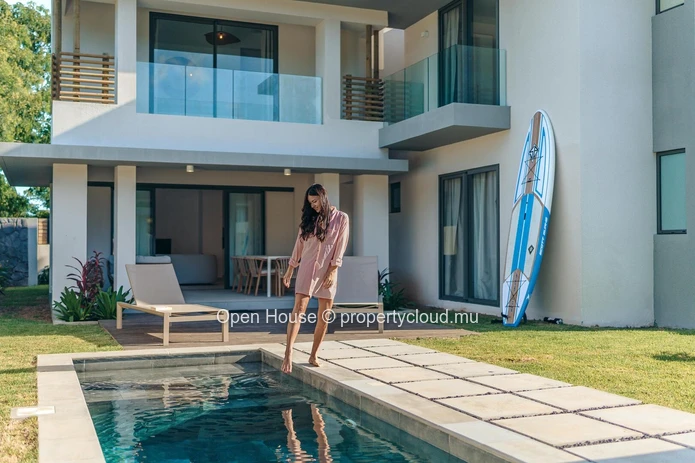 Contemporary villa in the heart of the Smart City of Tamarin. Close to school and all shops. 4 bedrooms.