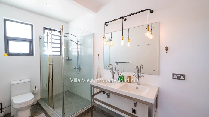 Pereybere – Exceptional penthouse with sea view and direct beach access