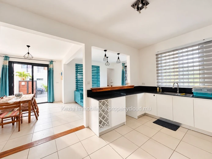 Un Duplex Avec Piscine Pour Un Quotidien Paisible