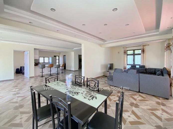 Family home with swimming pool for long-term rent in Grand Gaube, Mauritius