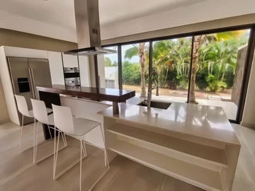 5 Bedroom Villa