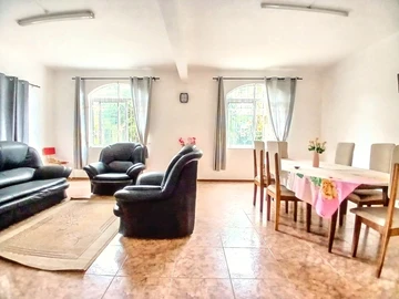 6 Bedroom House