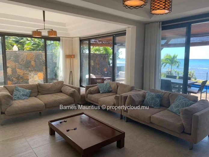 POINTE AUX CANONNIERS - Beachfront Villa with 4 Bedrooms