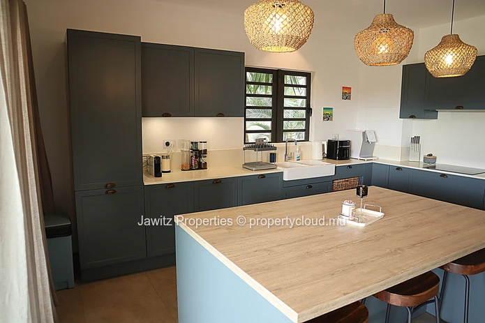 Effortless Island Living: Sea View 3 Bedroom Apartment