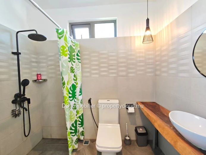Villa À Vendre – Moderne Avec Piscine – Confort À Grand Baie- Nord