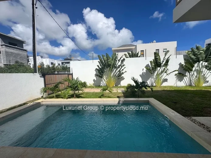New Build Villa in Péreybère with En-Suite Bedrooms 