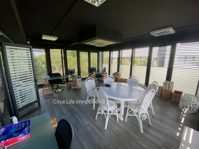 64m² Professional Office for Sale in Ebene